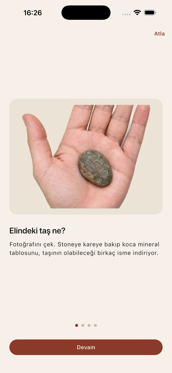 Stoneye'ın ilk ekranı: açık avuçta sıradan bir taş ve "Elindeki taş ne?" sorusu